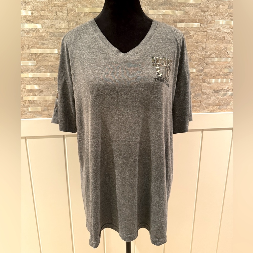 Tyler’s Raquet & Jog Gray Camo V Neck Short Sleeve Tee Shirt XL Extra Large
